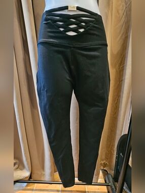 Bombshell Iconic Black Sexy Back Leggings